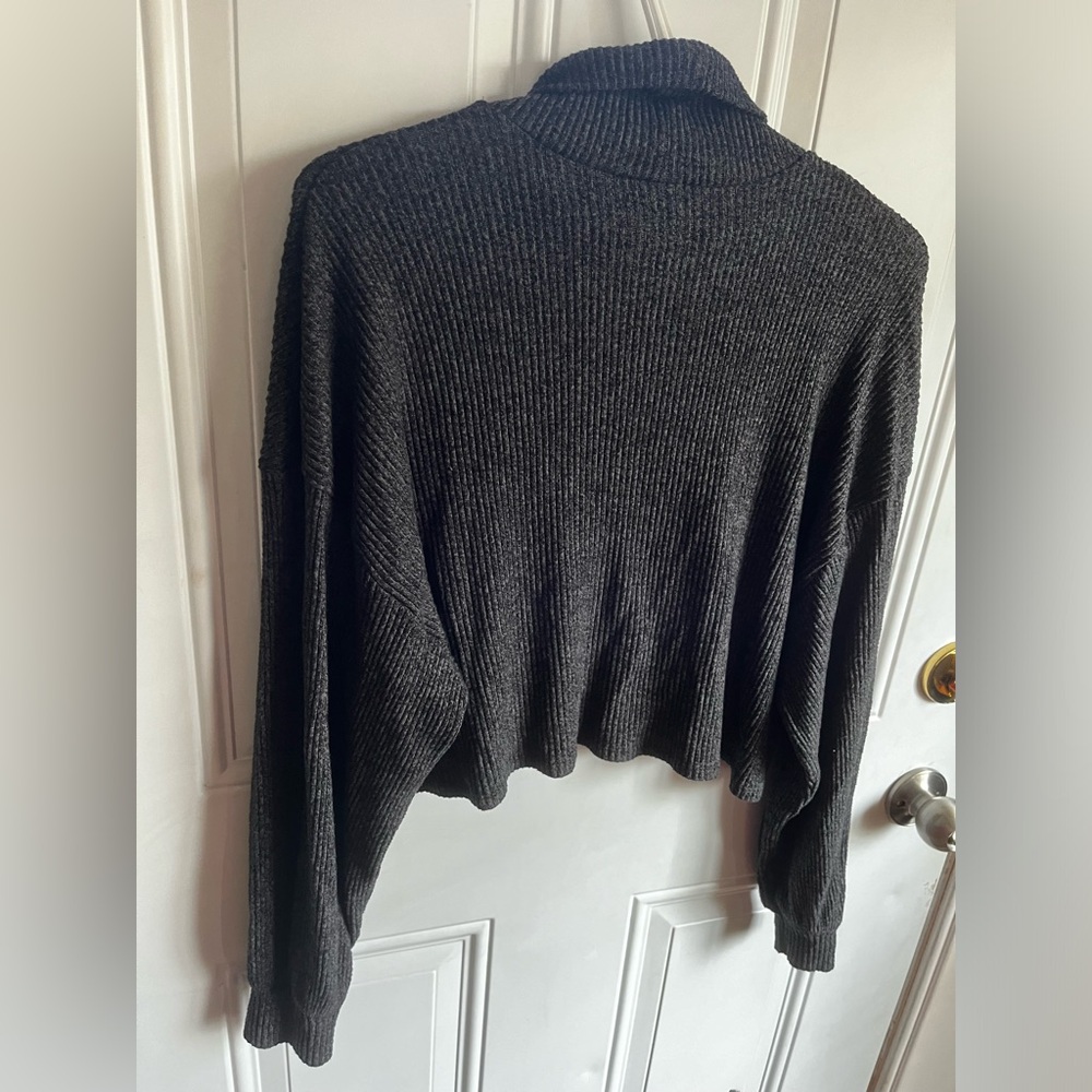 Hollister | Cropped Ribbed Turtleneck - Picture 6 of 7